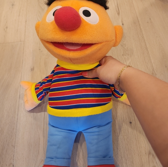 Large Ernie stuffed toy/plush - Picture 3 of 3